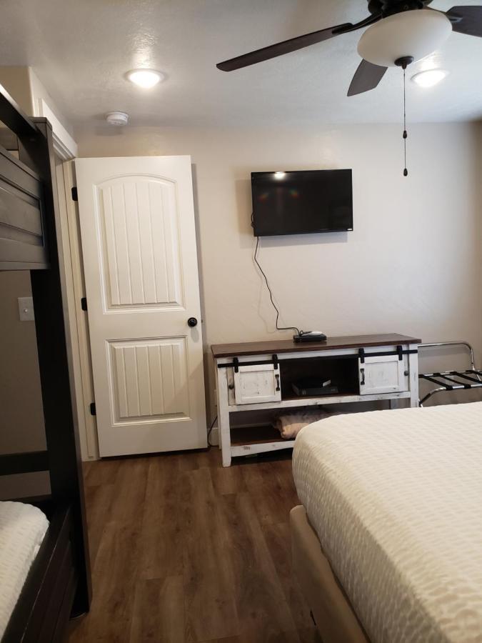 Flaming Gorge Resort Dutch John Esterno foto